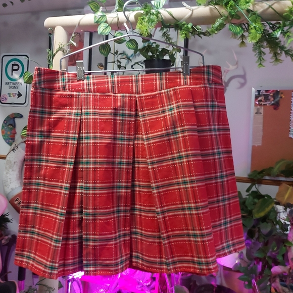 Red plaid skirt - Picture 2 of 2